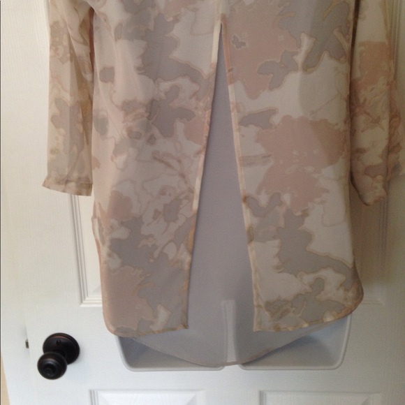 Sheer Blouse with liner - Picture 4 of 8